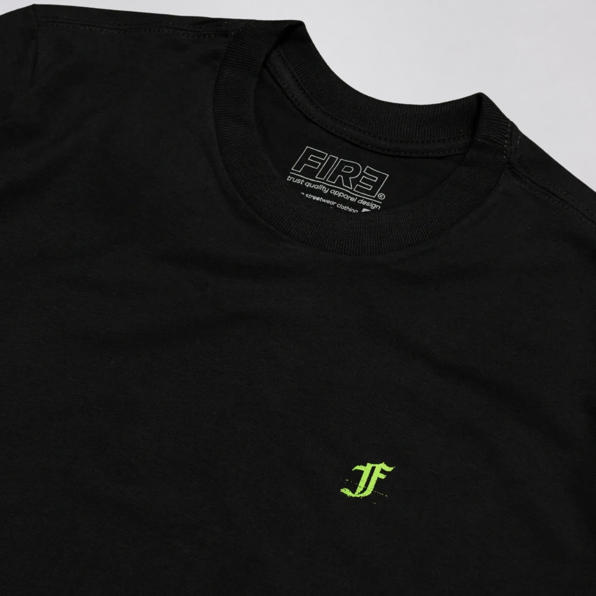 Camiseta Fire In The World Preta