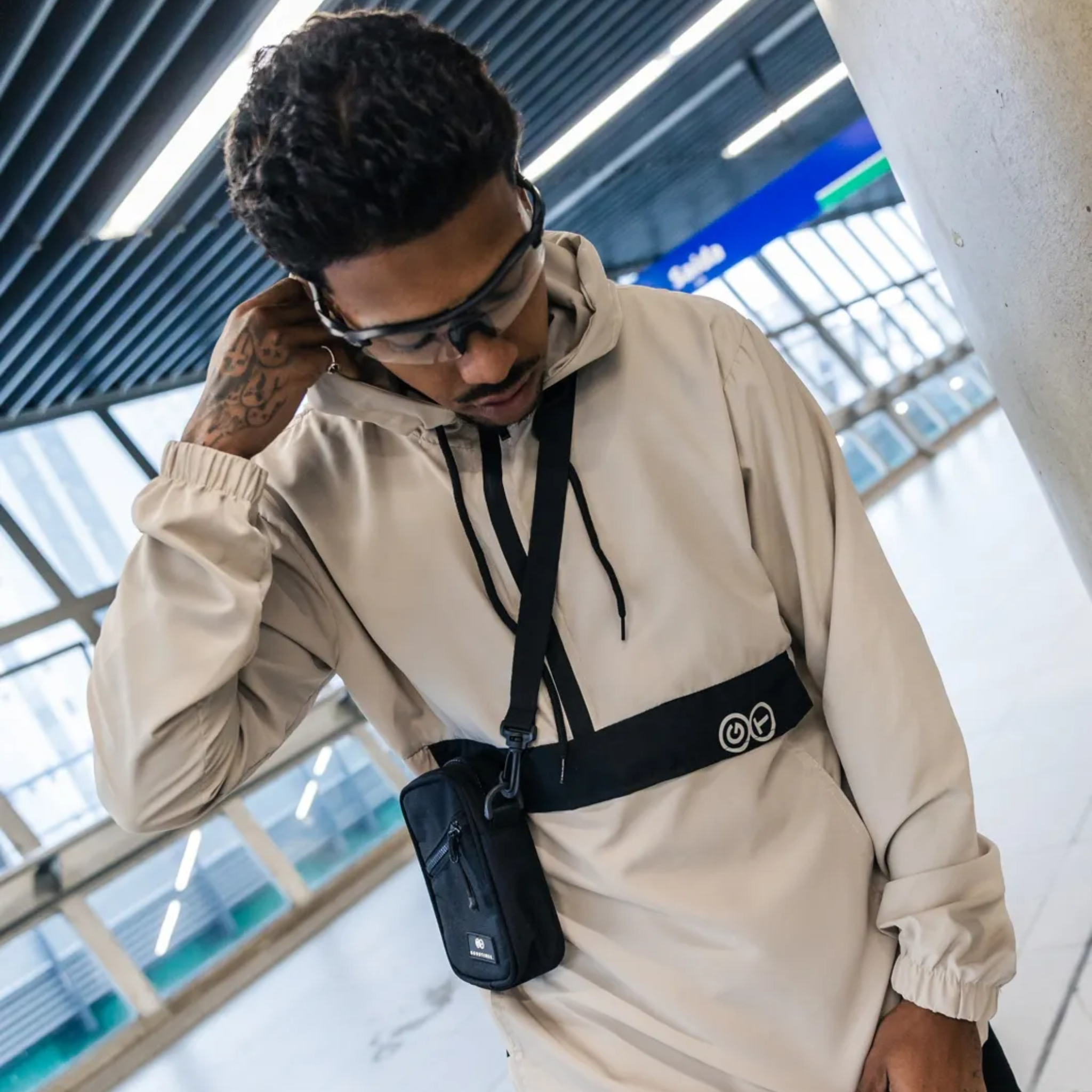 SHOULDER BAG ESSENTIAL