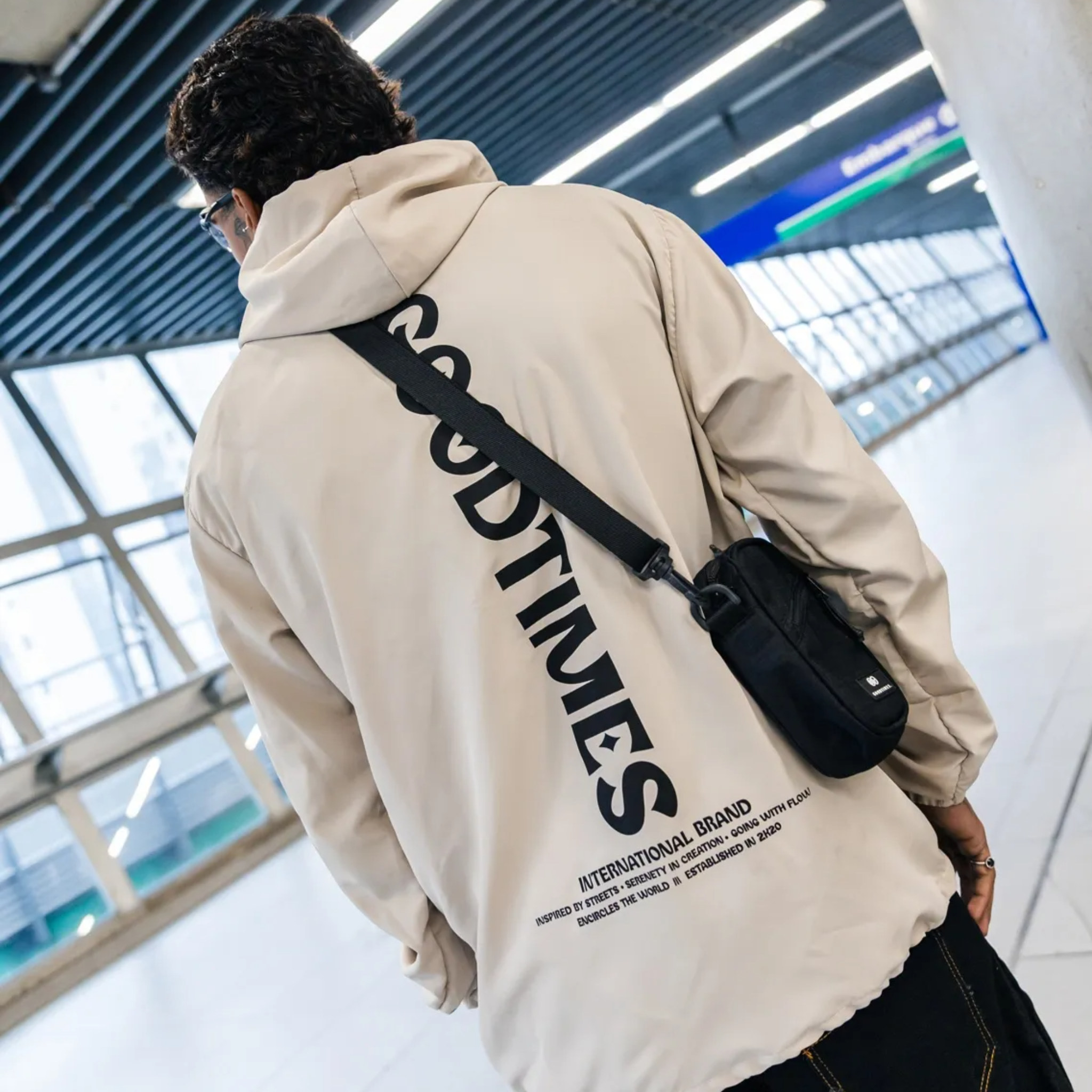 SHOULDER BAG ESSENTIAL