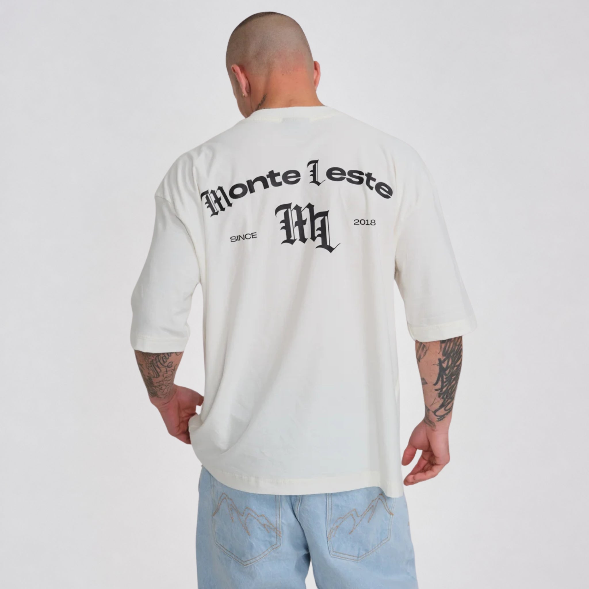 Camiseta Box Oversized Monte Leste Tomb Off White