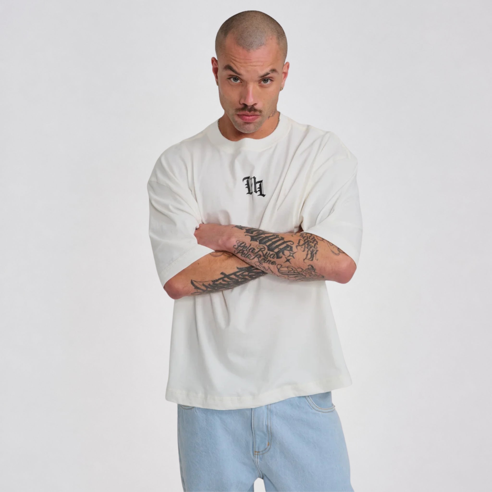 Camiseta Box Oversized Monte Leste Tomb Off White