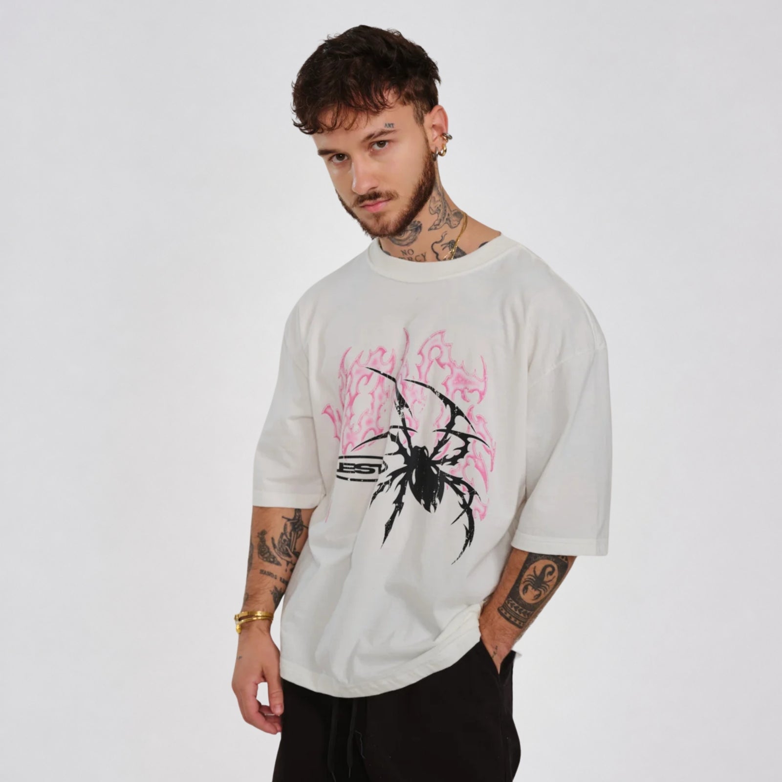 Camiseta Box Oversized Monte Leste Viuva Preta
