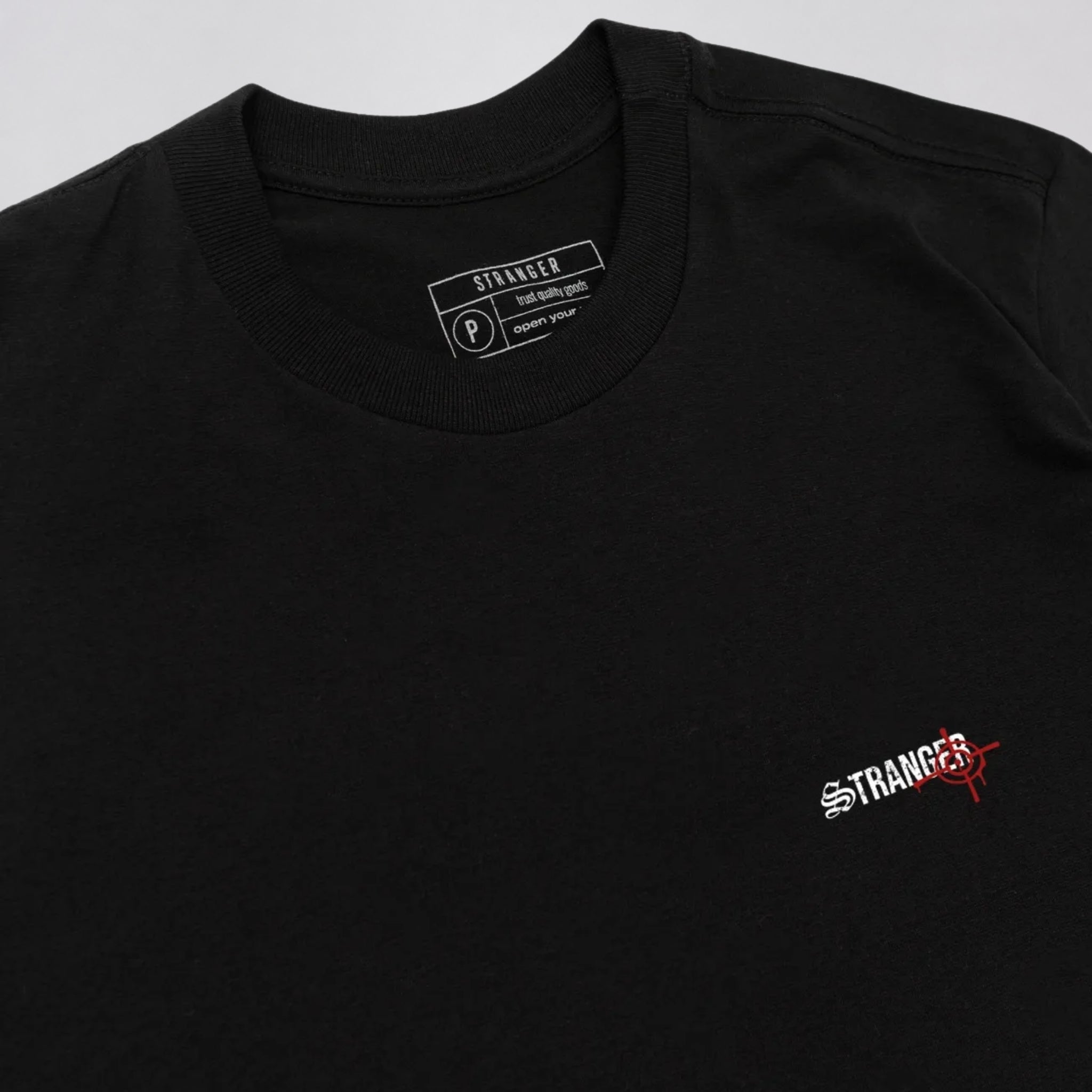 Camiseta Stranger Red Dot Preto