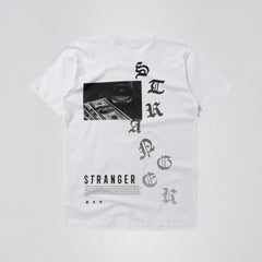 Camiseta Stranger No Scattered Letter Branco