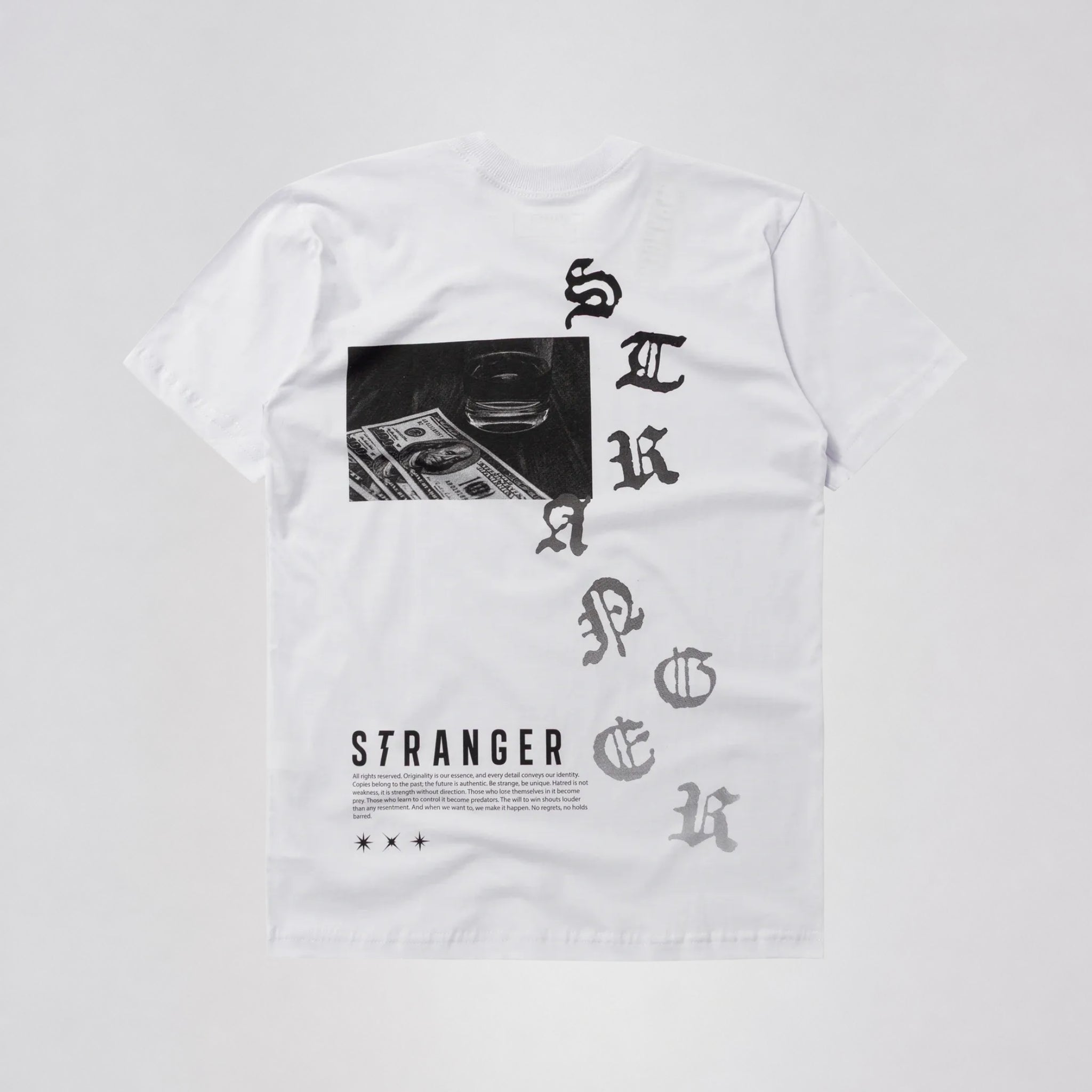 Camiseta Stranger No Scattered Letter Branco