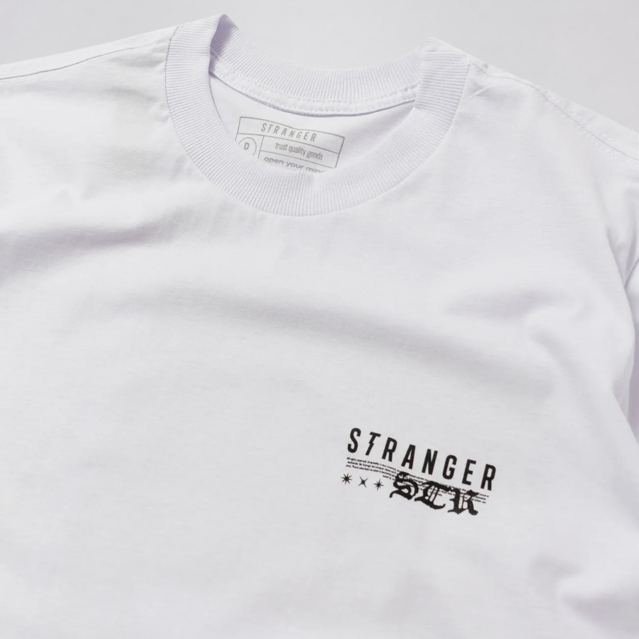 Camiseta Stranger No Scattered Letter Branco