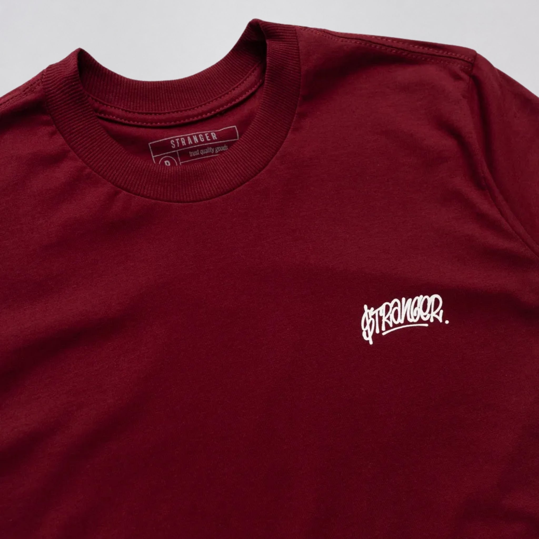 Camiseta Stranger Basic Tag Vinho