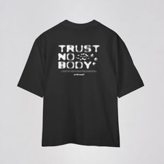 Camiseta Oversized Premium TRUST NOBODY da URBRAND