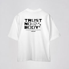 Camiseta Oversized Premium TRUST NOBODY da URBRAND
